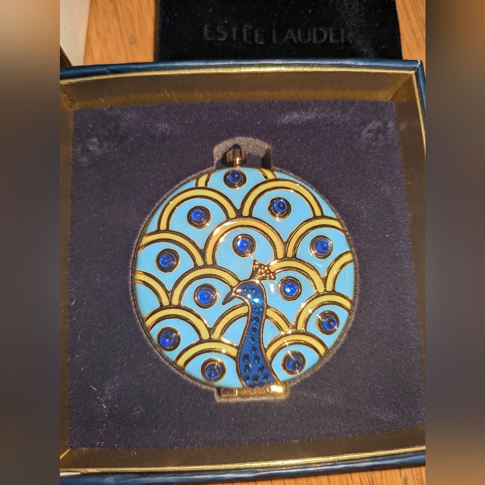 NEW ESTEE LAUDER X MONICA RICH KOSANN POSH PEACOCK COMPACTS - Picture 5 of 10